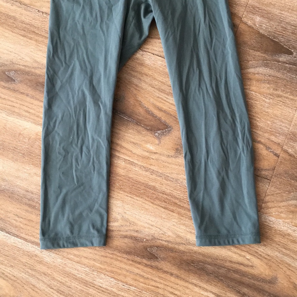 BuffBunny Crop Leggings - Picture 3 of 7